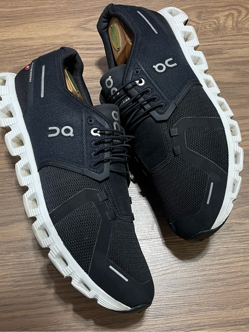 On Cloud running cloud 5 black white Mens Swiss Engineering Sneakers